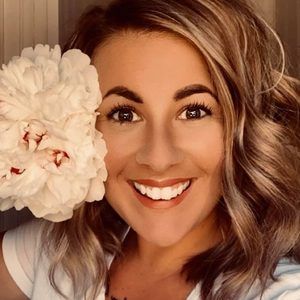 Meet your Posher, Desiree